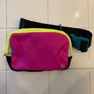 Lululemon Everywhere Belt Bag 1L - Pink / Yellow
